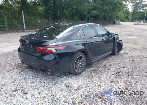 2024 Toyota Camry Se z USA, uszkodzony, nr VIN 4T1G11AK3RU840843